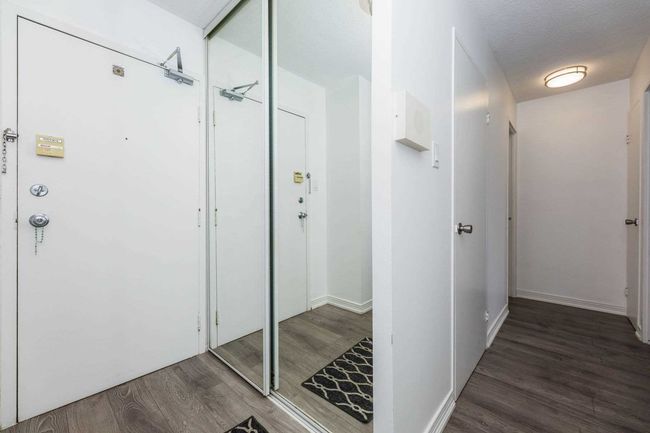 1404 - 25 Kensington Rd, Condo with 2 bedrooms, 1 bathrooms and 1 parking in Brampton ON | Image 4