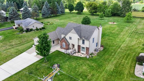 6888 Slawski Dr, Fowlerville, MI, 48836-9387 | Card Image