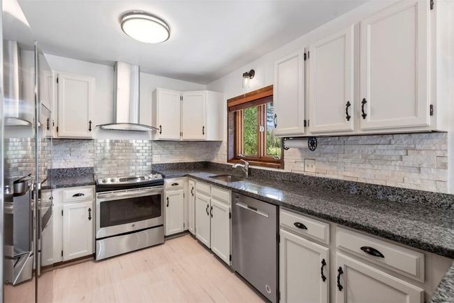 Kitchen | Image 10
