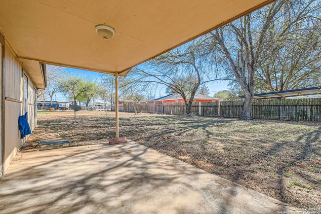 12177 Pearsall Rd, House other with 5 bedrooms, 2 bathrooms and null parking in Atascosa TX | Image 26