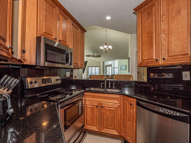 PH6 - 3870 N Highway A1a, Condo with 2 bedrooms, 2 bathrooms and null parking in Hutchinson Island FL | Image 21