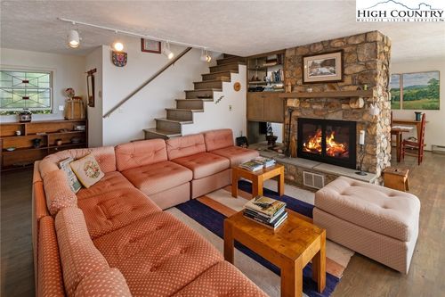 711 Wonderland Trl, Blowing Rock, NC, 28605-6381 | Card Image