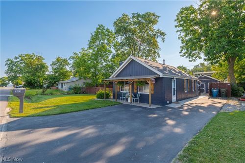 303 Roxboro Rd, Vermilion, OH, 44089-2265 | Card Image