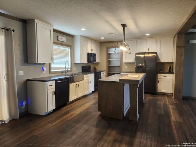 694 Las Palomas Dr, House other with 3 bedrooms, 2 bathrooms and null parking in Lytle TX | Image 9