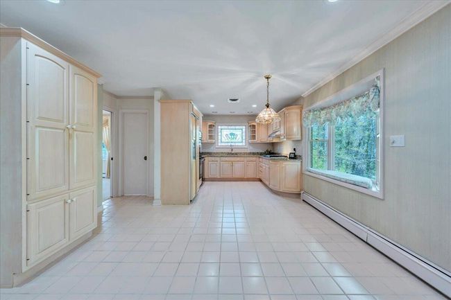BREAKFAST/DINING AREA | Image 24