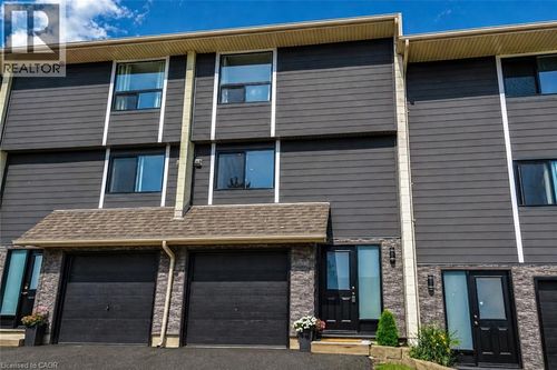 18-135 S Chalmers Street S, Cambridge, ON, N1R6M2 | Card Image