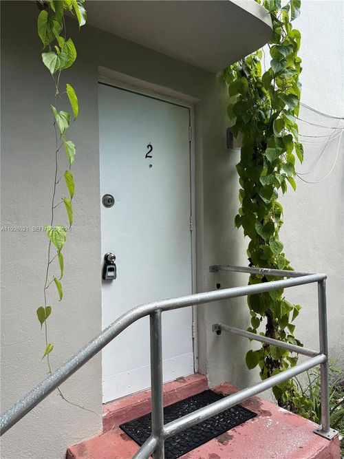 apt-2-825 Alton Rd, Miami Beach, FL, 33139-5522 | Card Image