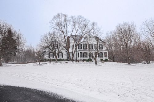 266 Paul Revere Dr, Chesterton, IN, 46304-9370 | Card Image