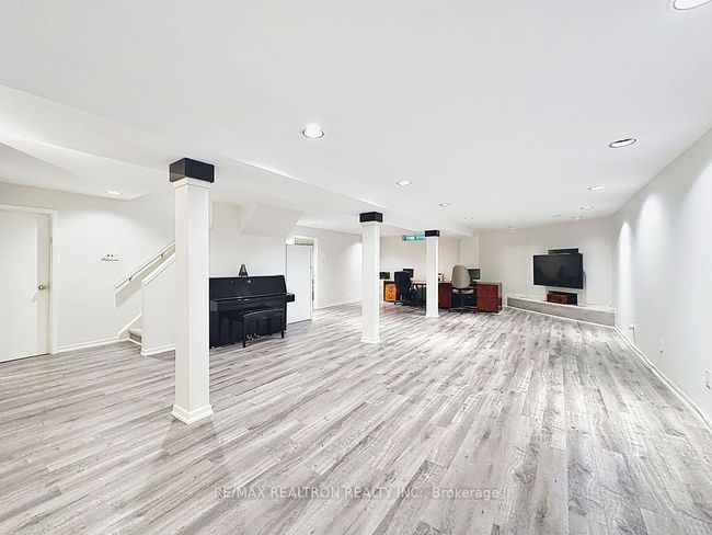 17 Colvin Cres, House other with 5 bedrooms, 4 bathrooms and 3 parking in Thornhill ON | Image 41