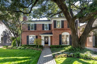 View of front of property with a front yard | Image 1