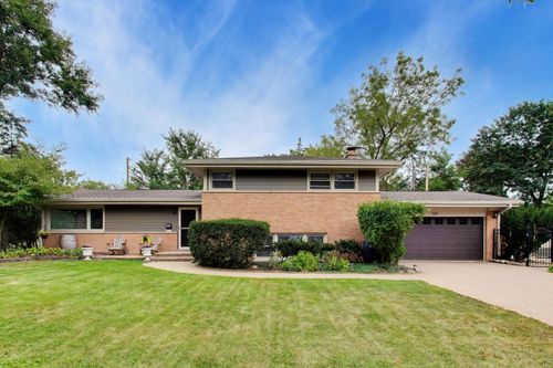 103 S Windsor Dr, Arlington Heights, IL, 60004-6747 | Card Image