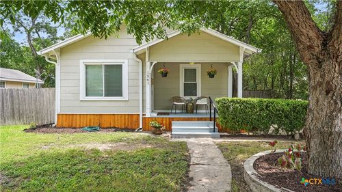 1261 W Mill St, New Braunfels, TX, 78130-6321 | Card Image