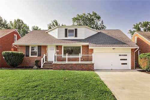 22750 Fairlawn Dr, Euclid, OH, 44117-2011 | Card Image