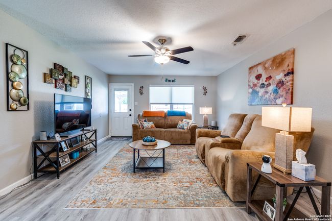 9814 Autumn Dawn, House other with 3 bedrooms, 2 bathrooms and null parking in Converse TX | Image 6