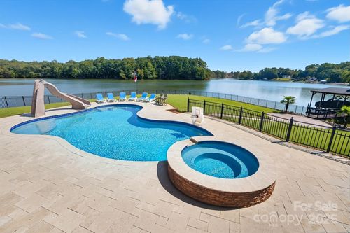 8424 Catawba Cove Dr, Belmont, NC, 28012-6710 | Card Image