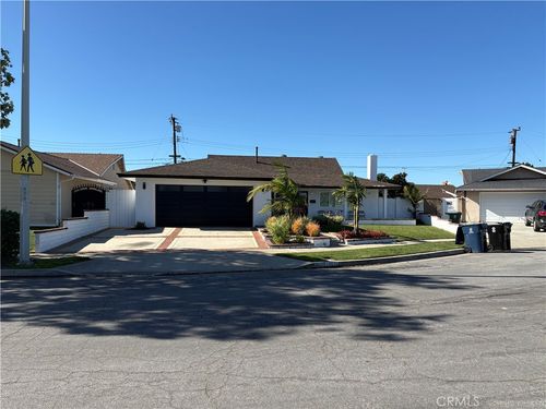 15631 Plymouth Ln, Huntington Beach, CA, 92647-2837 | Card Image
