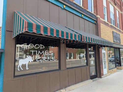 104 N Elm St, Cresco, IA, 52136-1520 | Card Image
