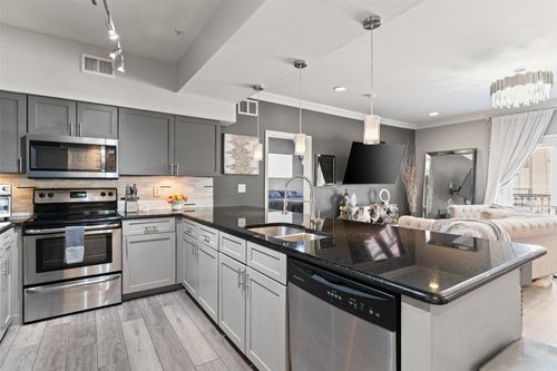 3201-3102 Kings Rd, Dallas, TX, 75219-1357 | Card Image