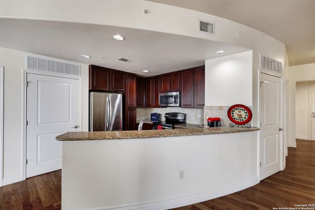 APT-203 - 215 Center St, Condo with 2 bedrooms, 2 bathrooms and null parking in San Antonio TX | Image 6
