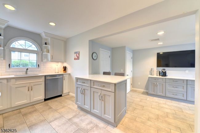306 Boulevard, House other with 3 bedrooms, 2 bathrooms and null parking in Pompton Plains NJ | Image 17