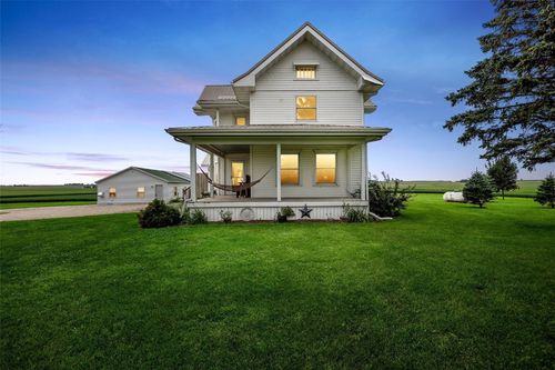 2860 68th St, Newhall, IA, 52315-9605 | Card Image