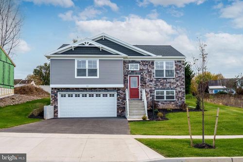 12 Cheltenham Ln, CARLISLE, PA, 17013-4811 | Card Image