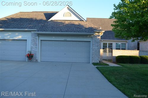 13313 Wyndemere Cir, Sterling Heights, MI, 48313-2623 | Card Image