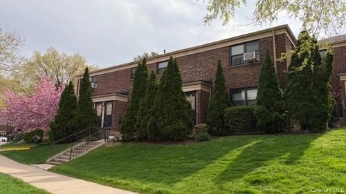 328a2-219-50 74th Ave, Oakland Gardens, NY, 11364-3032 | Card Image