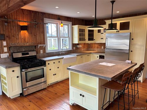 685 Orchard St, New Suffolk, NY, 11956 | Card Image