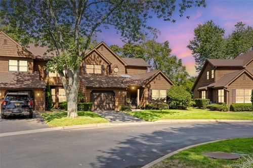 7 Sutton Pl, Islip, NY, 11751-3723 | Card Image