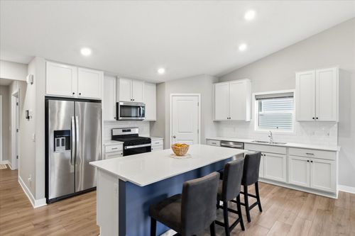 18001 Hidden Creek Trl, Lakeville, MN, 55044-5352 | Card Image