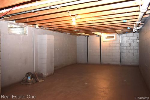 825 Ferley St, Lansing, MI, 48911-3602 | Card Image