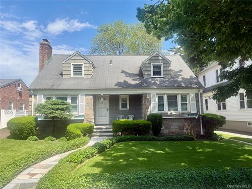 2725 165th Street, New York, NY, 11358 | Card Image