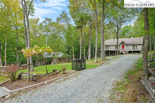 137 Staghorn Hollow Rd, Beech Mountain, NC, 28604-8218 | Card Image