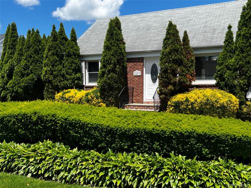 2457 4th Ave, East Meadow, NY, 11554-3215 | Card Image