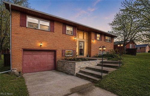 906 Westview Dr, Belpre, OH, 45714-1130 | Card Image