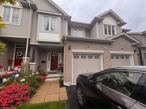 11-105 Pinnacle Dr, Kitchener, ON, N2P1B8 | Card Image