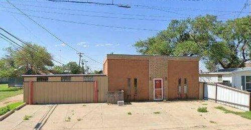 107 W 9th St, Hale Center, TX, 79041-9421 | Card Image
