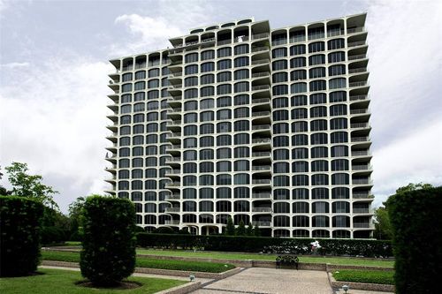 8d-3711 San Felipe Street, Houston, TX, 77027 | Card Image