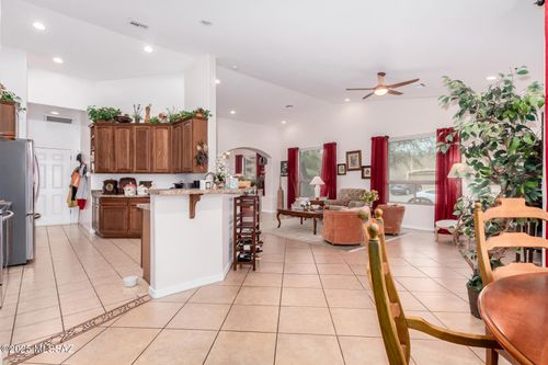 646 W Aspenwood St, Green Valley, AZ, 85614-6141 | Card Image