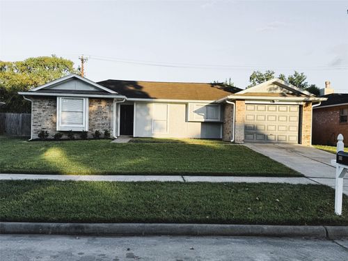 906 Dixie Dr, League City, TX, 77573-3321 | Card Image