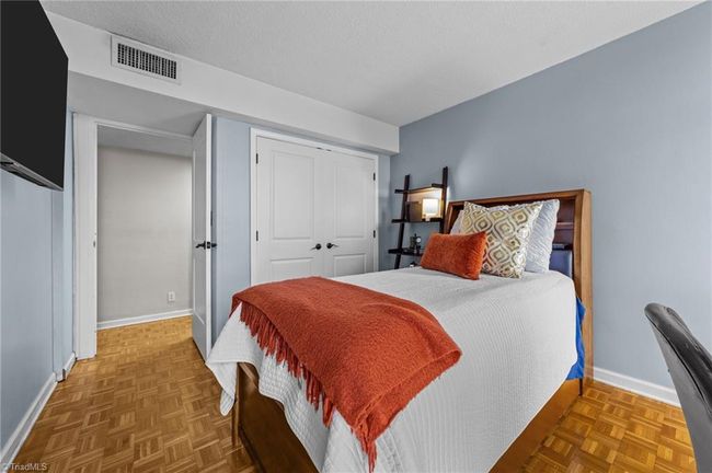 UNIT-906 - 1101 N Elm St, House other with 2 bedrooms, 2 bathrooms and null parking in Greensboro NC | Image 8