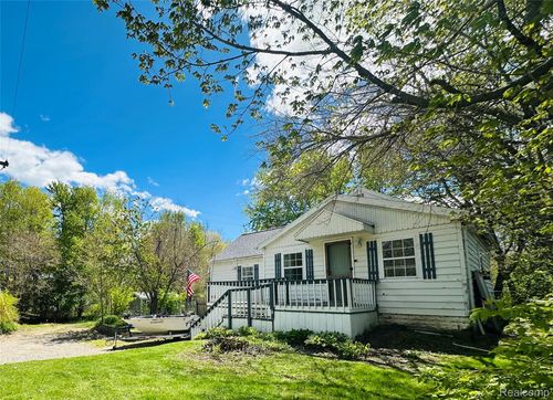 5827 Annibal Dr, Lapeer, MI, 48446-2704 | Card Image