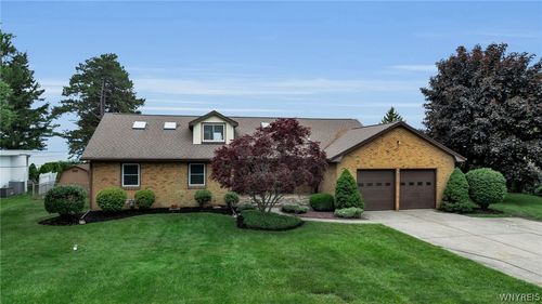 4794 Clifton Pkwy, Hamburg, NY, 14075-3202 | Card Image