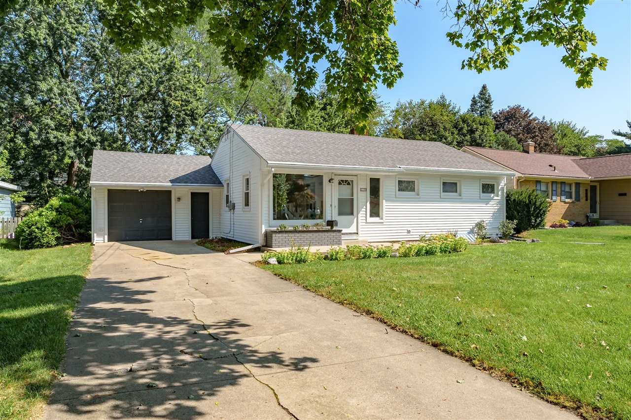 Golfview Ave, Kalamazoo, MI 49001
