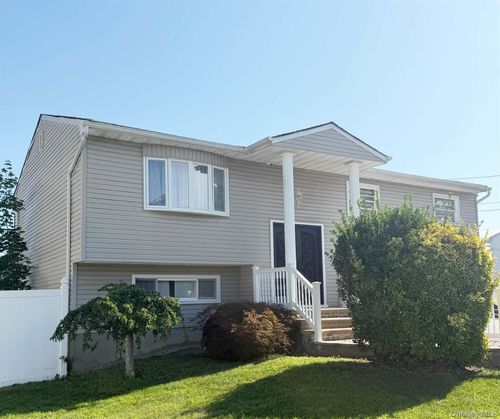 119 Spray St, Massapequa, NY, 11758-6837 | Card Image