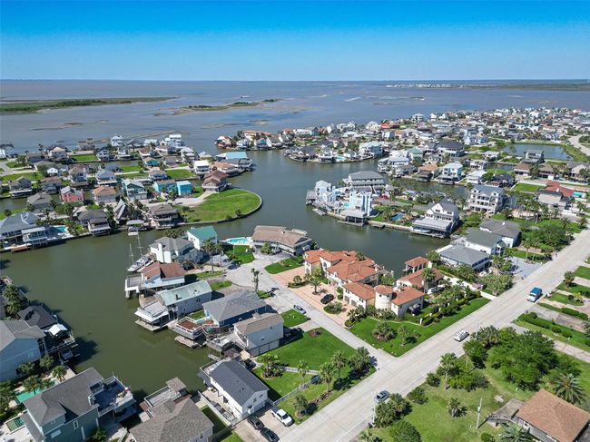 210 Sampan Dr, House other with 2 bedrooms, 2 bathrooms and 2 parking in Tiki Island TX | Image 47
