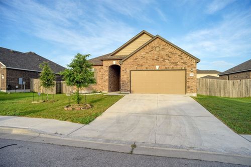 615 Dogwood St, Lockhart, TX, 78644-2190 | Card Image