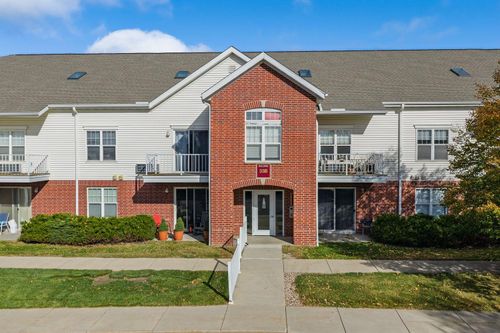 apt-207-33B Grand Canyon Dr, Baraboo, WI, 53913-3142 | Card Image