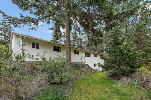 3976 Tudor Ave, Saanich, BC, V8N4L6 | Card Image